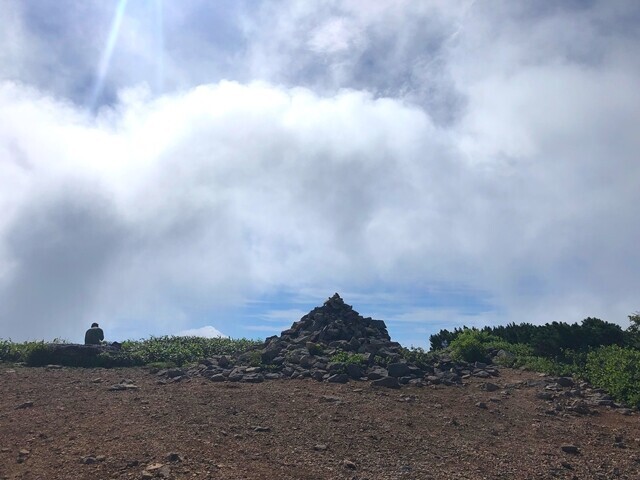 ニセコアンヌプリ山頂のケルン