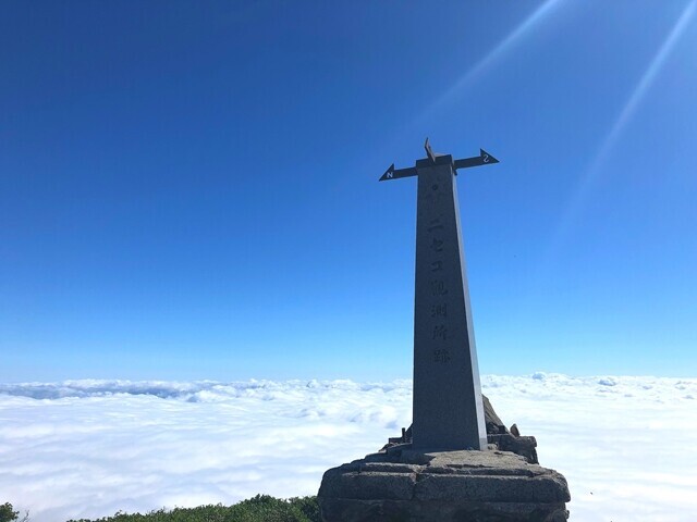 ニセコアンヌプリの山頂にあった道標