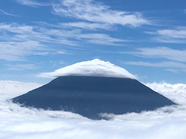 ニセコアンヌプリから見る絶景の羊蹄山のお姿