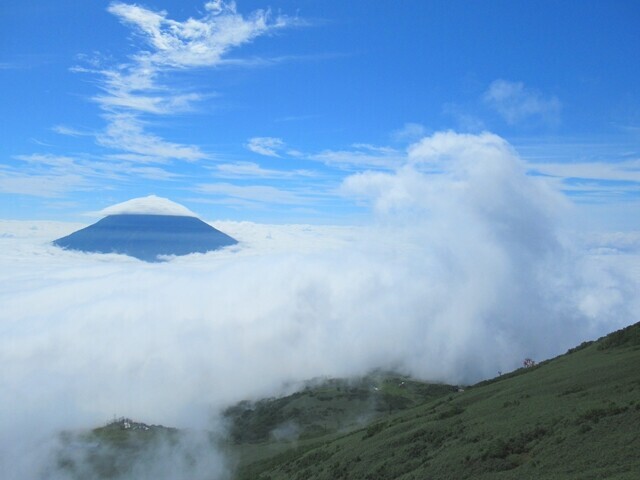 ニセコアンヌプリ南峰を目指して登山開始の様子