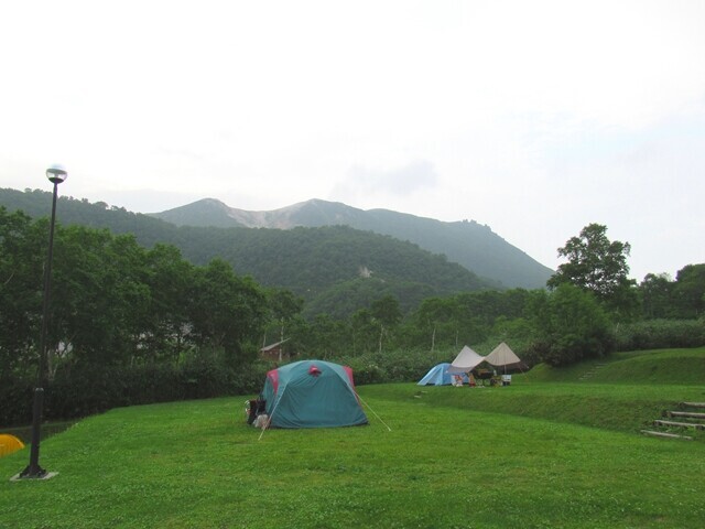 五色温泉野営場でキャンプしている他の方のテント