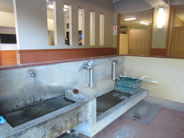 大山ケーブルバス停の無料の公衆トイレと洗い場