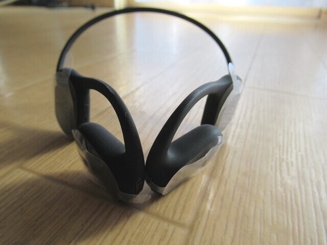 SOUNDPEATS RunFreeワイヤレスイヤホンの使い方・接続方法レビューの様子