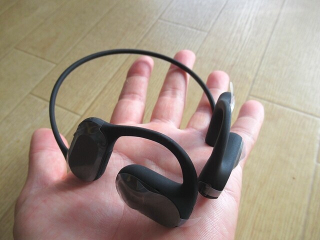 SOUNDPEATS RunFreeワイヤレスイヤホンのサイズ感