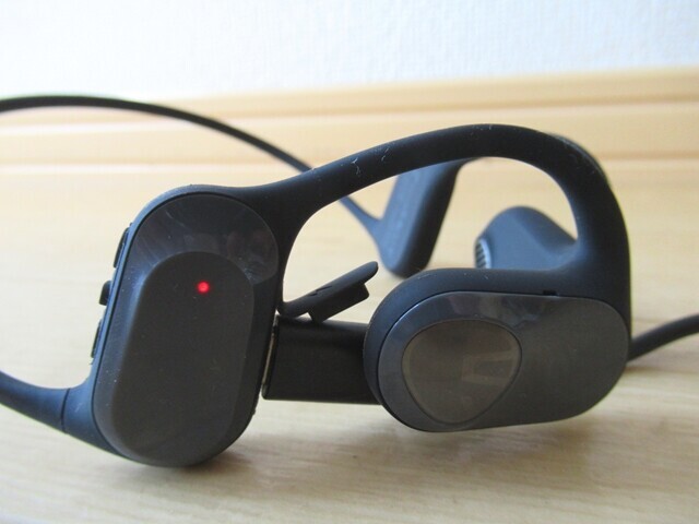 RanFreeワイヤレスイヤホンの充電中の様子