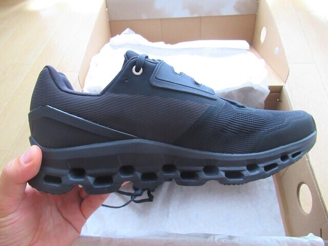 オン クラウドストラトスランニングシューズレビュー！サイズ感