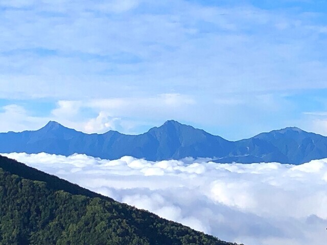 御小屋山から見る南アルプス景色