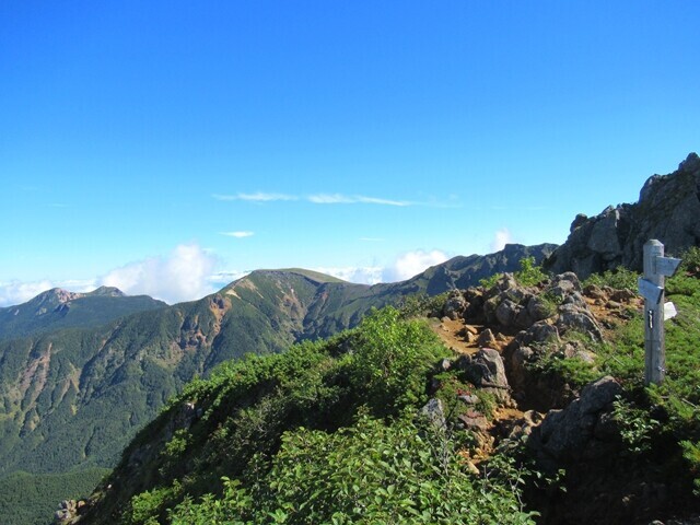 阿弥陀岳登山を堪能中の様子