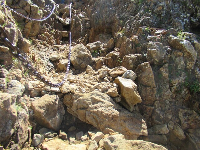 赤岳の登山ルートの鎖場