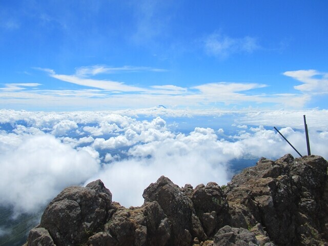 赤岳の山頂から富士山景色