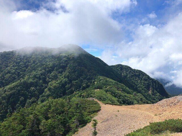 目指すキレット小屋、ツルネ方面の景色