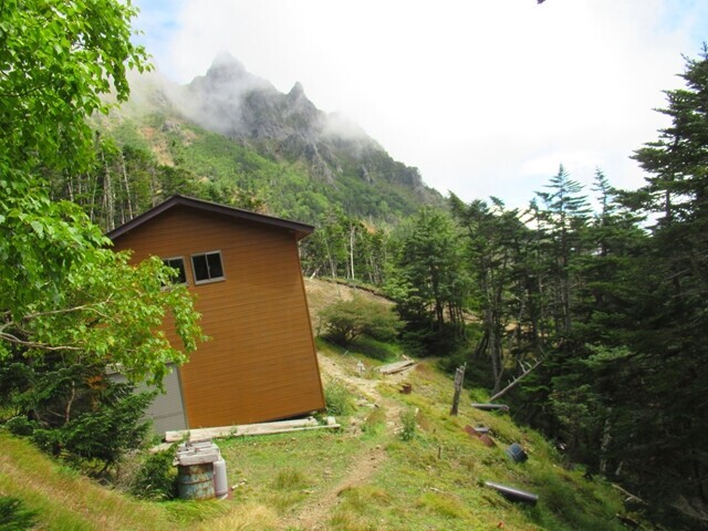 キレット小屋からの赤岳の景色