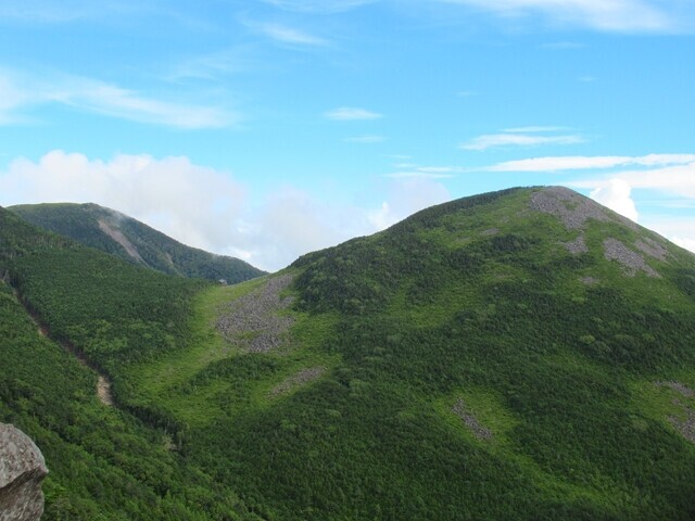 西岳の山頂からの編笠山の景色