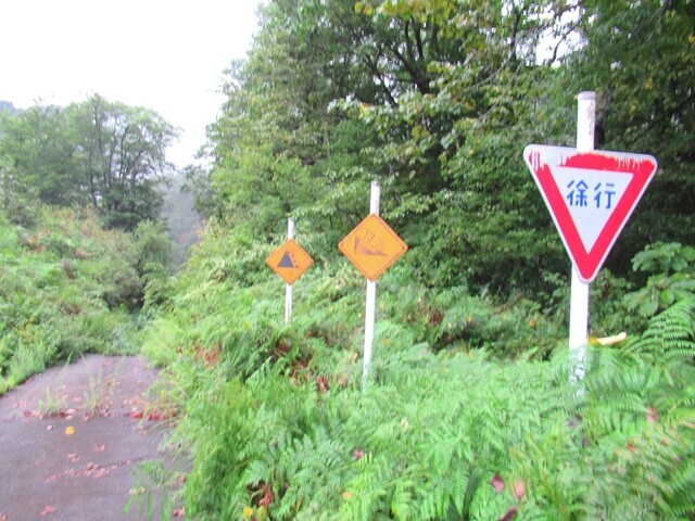 オンベ松尾根の登山ルートの標識