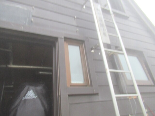 御西避難小屋の中に入った様子