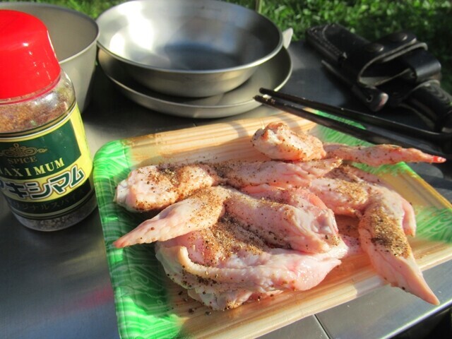 アウトドアスパイスでキャンプ飯作成の様子