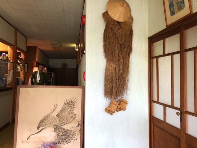 鹿の瀬温泉に飾られている蓑
