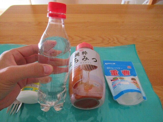 スポーツドリンク手作りは、空のペットボトルに水を入れる