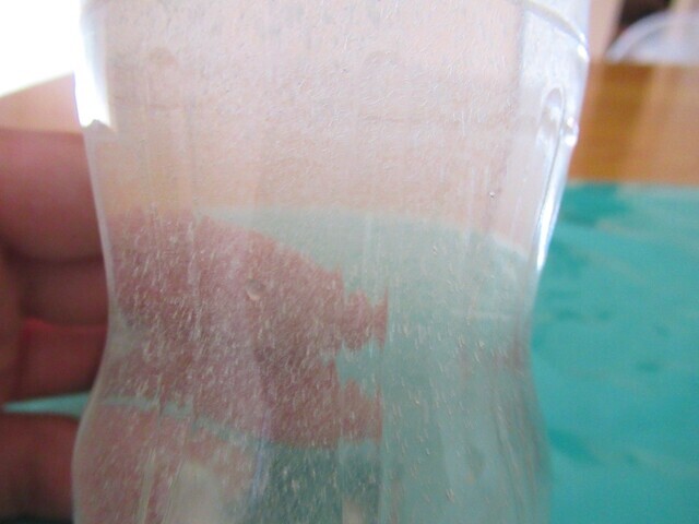 クエン酸と重曹が反応して炭酸水に変化した