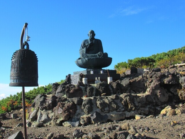 御嶽山お坊さんの石像