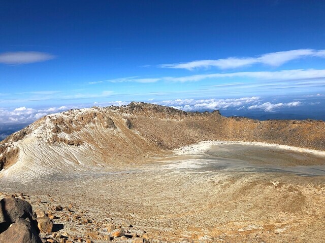 御嶽山の山頂からは絶景が広がる