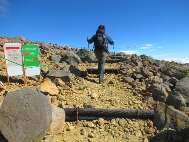 王滝頂上山荘から御嶽山巻道を使って二ノ池への登山ルート