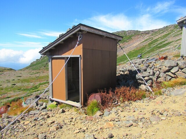 白竜避難小屋のトイレ