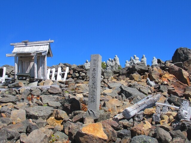 白竜避難小屋周辺の様子