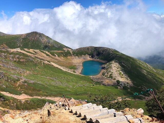 白竜避難小屋から三ノ池を目指して登山スタートの様子