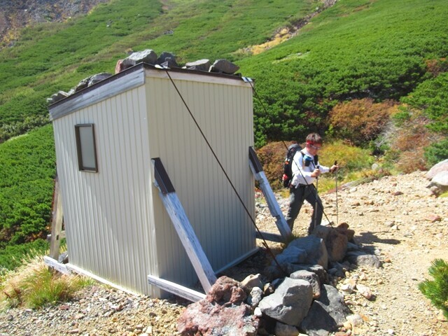 三ノ池避難小屋のトイレ