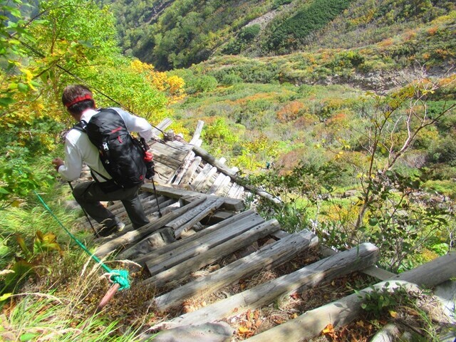 女人堂までの登山ルート木道の様子