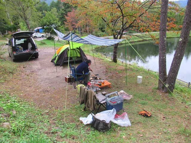 一緒に高メソキャンプ場でキャンプした男性