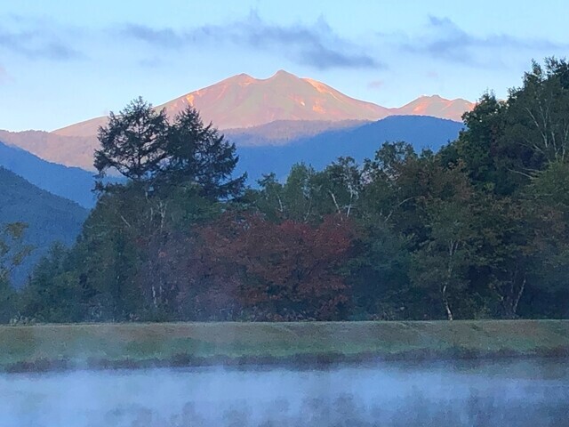 朝靄と乗鞍岳のコラボ