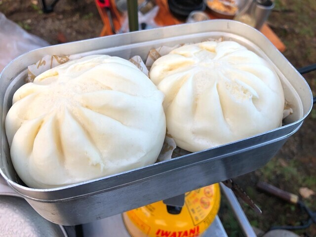 高ソメキャンプ場で朝食の調理の様子