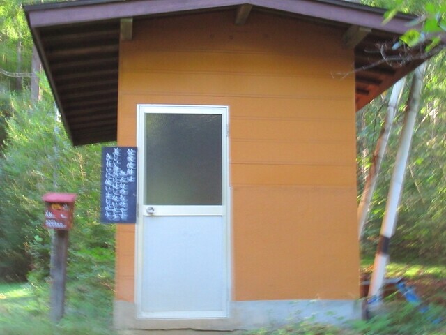徳ちゃん新道の入口近くのトイレ