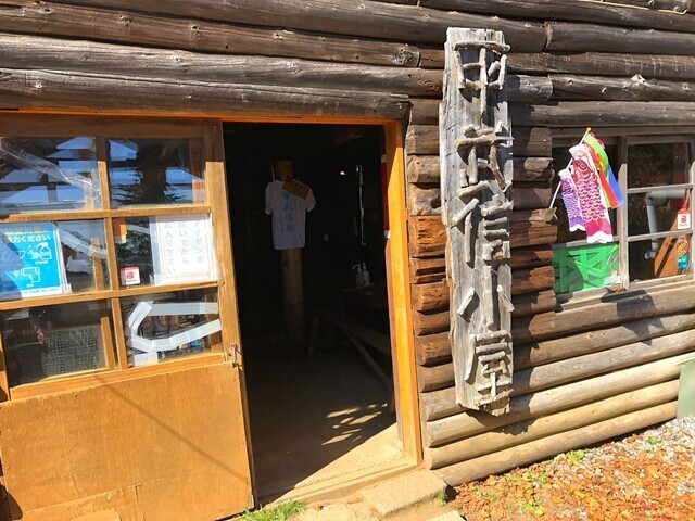 甲武信小屋に到着の様子