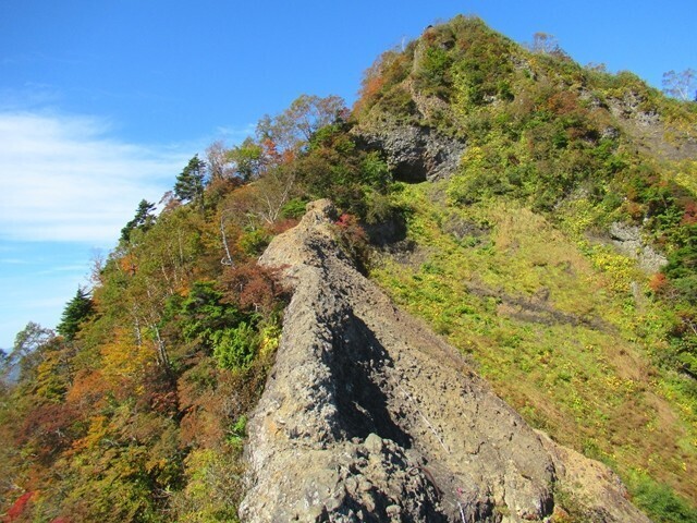 滑落事故が発生した蟻の塔渡りの登山道の様子