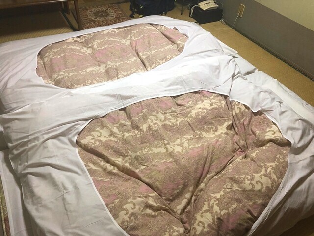 ホテルやなぎのお部屋に敷かれた布団