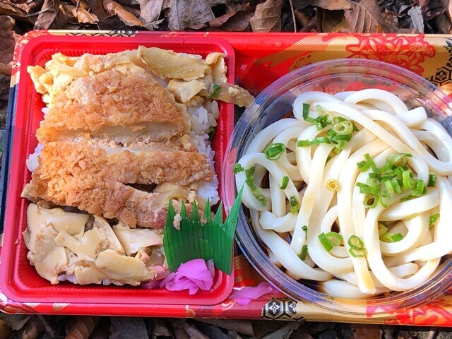 三石山の山頂で食べた山飯