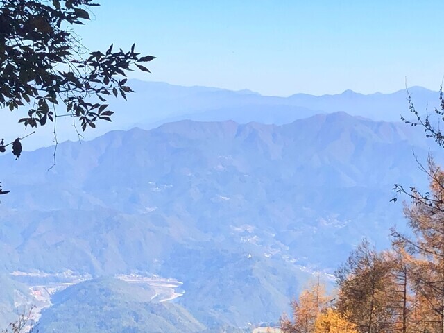 堂平登山コースから見る毛無山方面景色