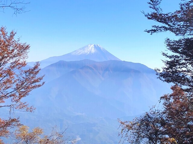 富士見山山頂までの登山中に見えた富士山