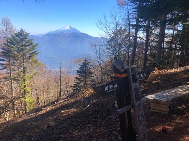 富士見山の山頂に到着の様子