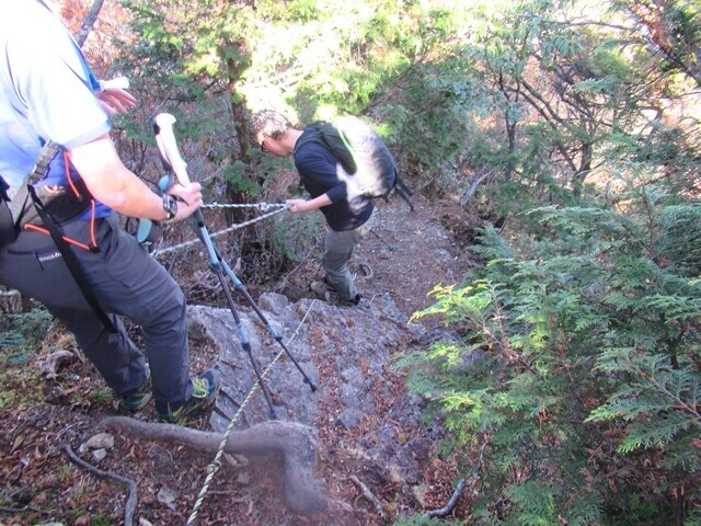 十枚山へ至る稜線はアップダウンの連続