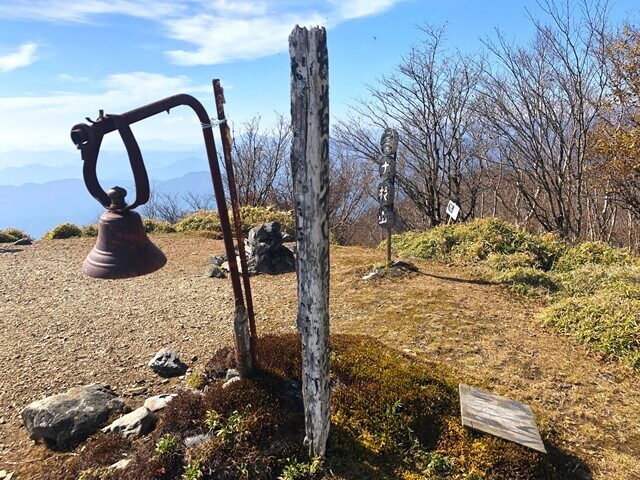 十枚山の山頂にある鐘