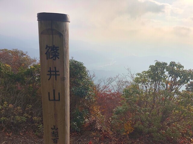 篠井山の山頂と富士山方面の展望