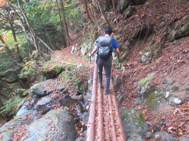 篠井山への登山をしている山ガール