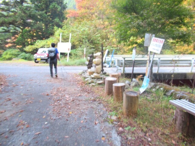 篠井山の登山口に下山の様子