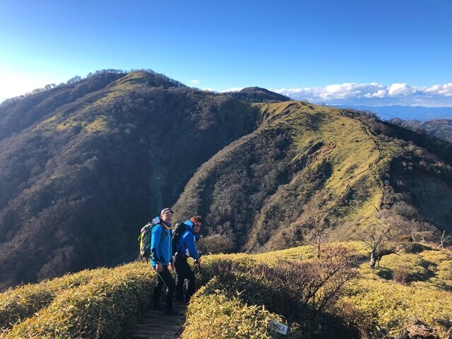 蛭ヶ岳登山している登山者