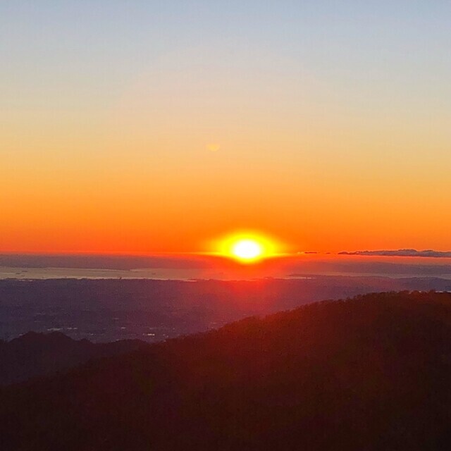 蛭ヶ岳山荘から日の出の瞬間