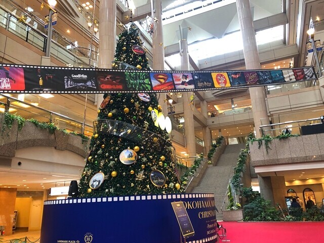 横浜ランドマークタワー大きなクリスマスツリー